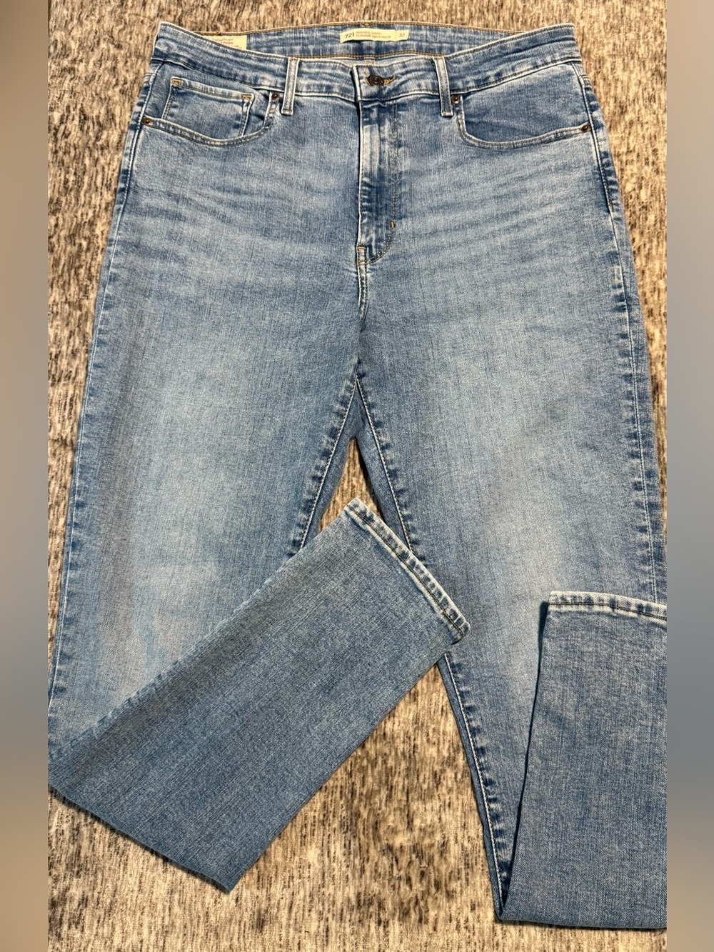 W32 L30 • Levi’s 721 High Rise Skinny jeans